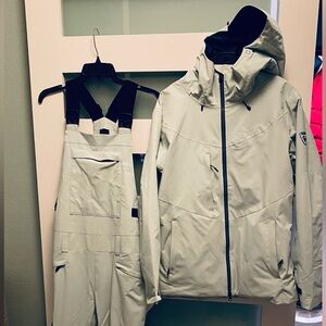 Rossignol Women’s mint green Ski Jacket and Bib Set